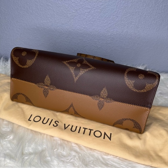 LOUIS VUITTON ON THE GO -MM Size in Monogram Reverse - Picture 15 of 16